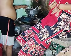 Indian bengali kitchen pe khana bana raha tha davor or vabi ko lagha  sex ki vuk davor ne mast choda vabi ko kitchen me