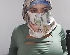 Arab Hijab Wife Masturabtes Silently Nearby Extreme Orgasm In Niqab REAL Spew While Retrench Away