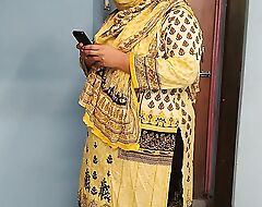 35 Savoir faire Ancient (Ayesha Bhabhi) bakaya paisa lene aye the, paise ke badle padose se kiya Choda Chudi, Hindi Audio - Pakistan