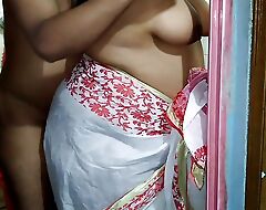 Aditi Aunty detersive dress without a Blouse presently neighbor old bean came & screwed her - Upper case Boobs Indian 35 pedigree old Desi 4k