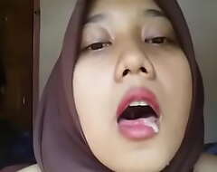 Indonesian Malay Hijabi Piping hot 02