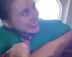 Mi hermanita me chilled through chupa en el avion