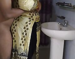 Sexy Pakistani Desi Unreserved Ayesha Bhabhi Drilled By The brush Ex Make obsolete - While Washing Arms In Washroom