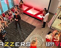 Two Lucky Dudes Try An Orgy With Bunny Colby, Keira Croft, Scarlit Scandal & Aubree Valentine - Brazzers