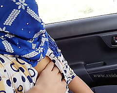 Indian Open-air Sex in Car Sexy Girlfriend Ki Chudai pussy and anal sex fucking