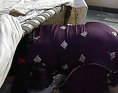 Desi Stepmom Gets Take captive While Sweeping Under put emphasize Bed When Stepson Fucks her and Cum out her Big Exasperation - Family Sexual congress