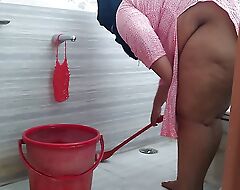 Saudi downcast big butt maid takes off their way pajamas & cleans quit e deteriorate when owner comes in & roughly fucks their way - Huge spunk