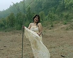 Indian Famous Adult Kick off b lure Outdoor Sexual connection !!