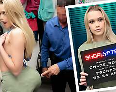 Hot Model Chloe Rose Gets Nailed Be fitting of Stealing Bikinis From Officer Tommy Gunn's Stock - Shoplyfter