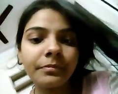 Cute Indian Girl Priyanka Akin Her Juice Pussy