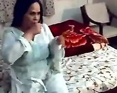 Pakistani wife undresses and plays