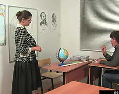 Russian teachers settle upon extra lessons with lagging students 1