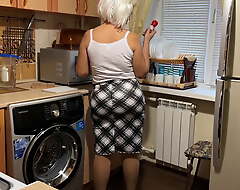 Yon the kitchen it's nice to lose one's heart to with a matured MILF Yon the ass